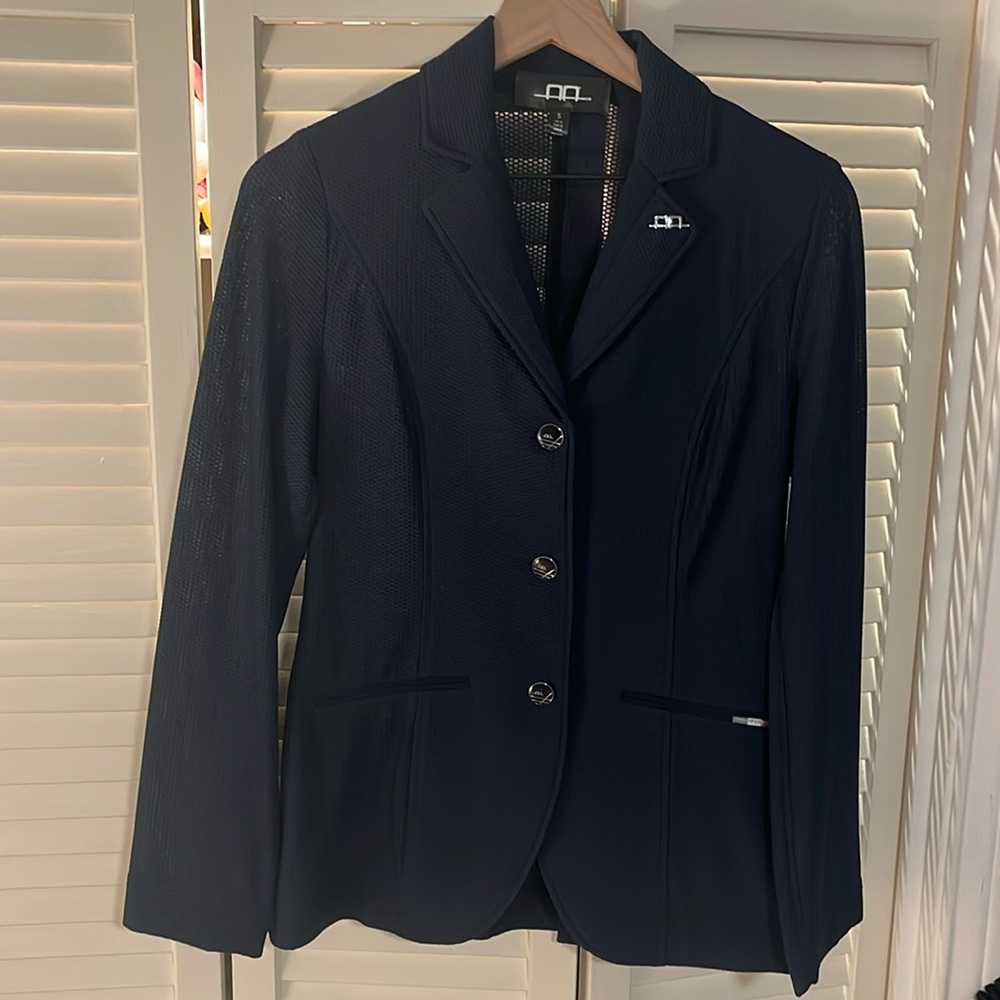 AA Motionlite show coat